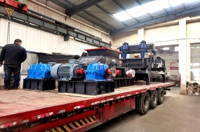 中大型半自動(dòng)對(duì)輥制砂機(jī)發(fā)往甘肅