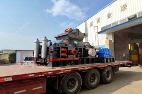 2PG1208大型液壓對輥破碎機(jī)發(fā)貨圖片