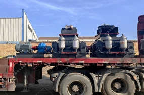 兩臺(tái)液壓對(duì)輥破碎制砂機(jī)發(fā)往湖北襄陽(yáng)