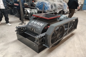 610x400對(duì)輥破碎機(jī)發(fā)貨圖片