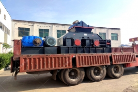 1200x800半自動液壓對輥破碎機(jī)發(fā)貨 發(fā)往四川