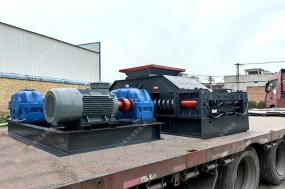 中型彈簧式對輥制砂機(jī)發(fā)貨 發(fā)往浙江