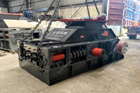 0806型對輥破碎機(jī) 中型破碎機(jī)設(shè)備發(fā)往安徽