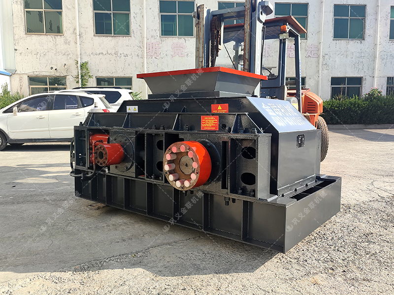 中大型全自動液壓對輥破碎機發(fā)往江蘇