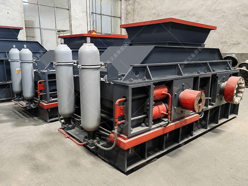 2PGY1208大型半自動(dòng)液壓對(duì)輥制砂機(jī)發(fā)貨