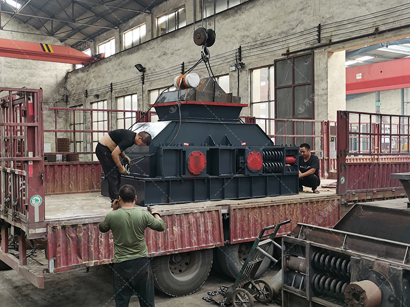 單臺(tái)大型鵝卵石制砂機(jī)設(shè)備發(fā)貨圖片