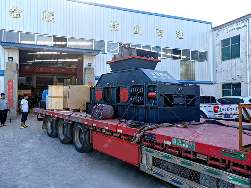 2PG1000x700中大型半自動(dòng)液壓對(duì)輥破碎機(jī)發(fā)貨圖片