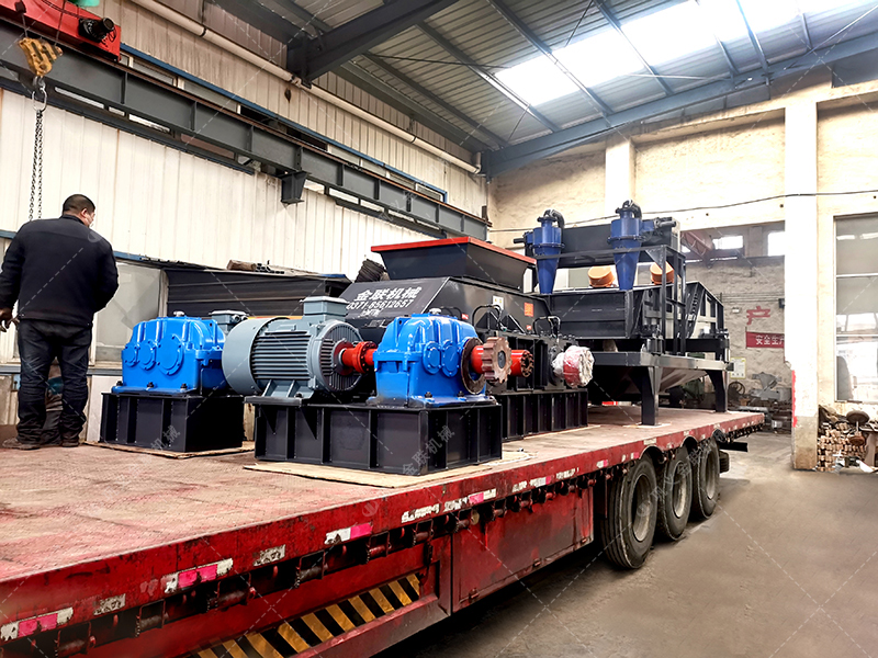 單臺大型直連式對輥制砂機發(fā)貨 發(fā)往吉林