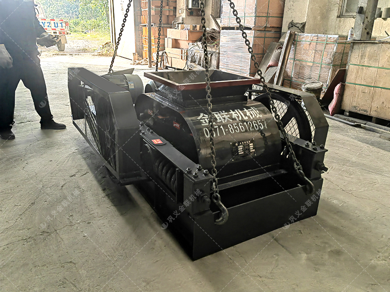 610x400對輥破碎機(jī)發(fā)貨圖片