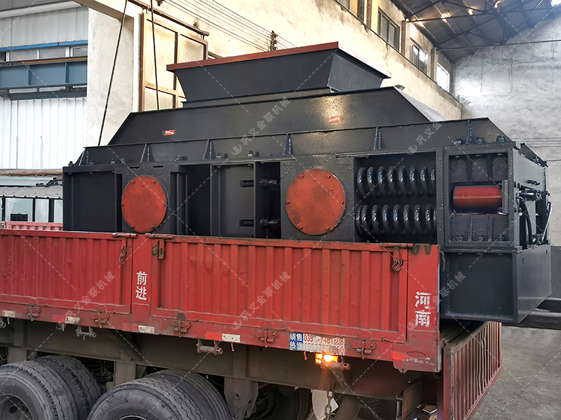 大型對輥制砂機設(shè)備發(fā)貨 發(fā)往廣東