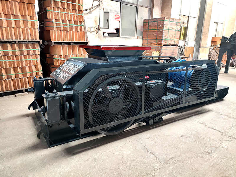 2PG400x400小型對輥破碎機生產線發(fā)往非洲馬達加斯加