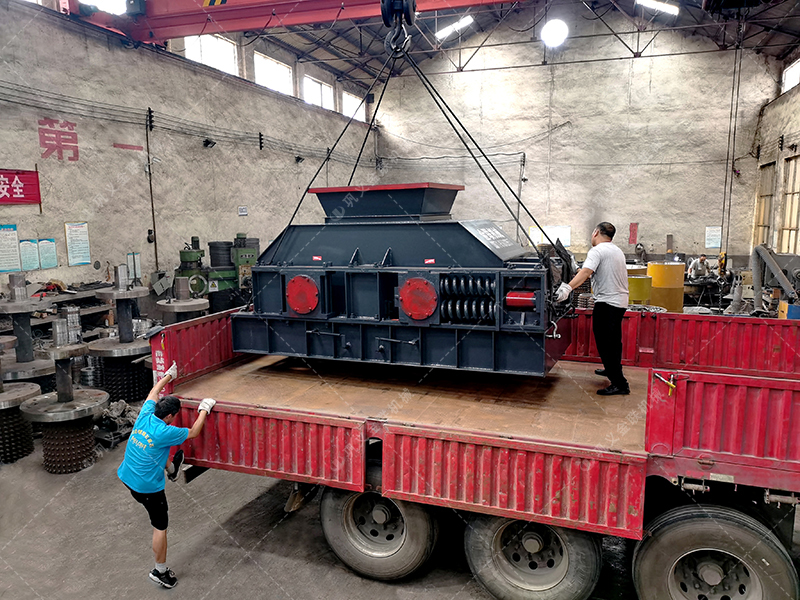 2PG1208彈簧式對(duì)輥制砂機(jī)發(fā)往陜西