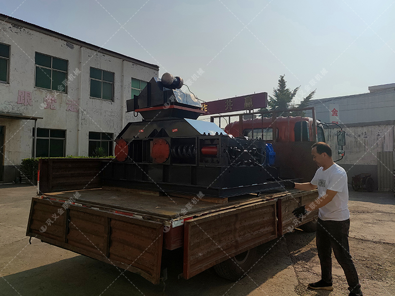 破碎好幫手中型直聯(lián)對(duì)輥破碎機(jī)發(fā)貨圖片