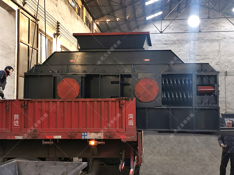 二次選購(gòu)2PG1500x1000大型液壓對(duì)輥破碎機(jī)發(fā)往廣東