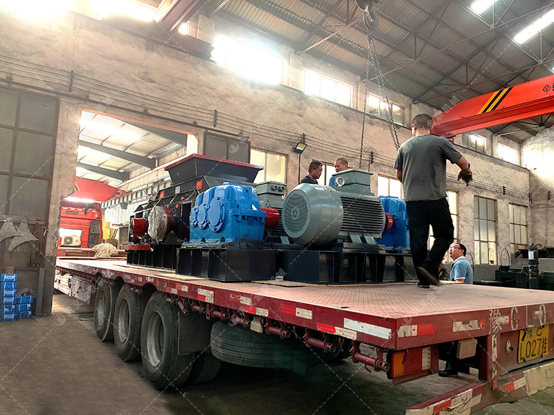 2PG1000x700液壓對輥破碎機(jī)發(fā)往非洲肯尼亞蒙巴薩