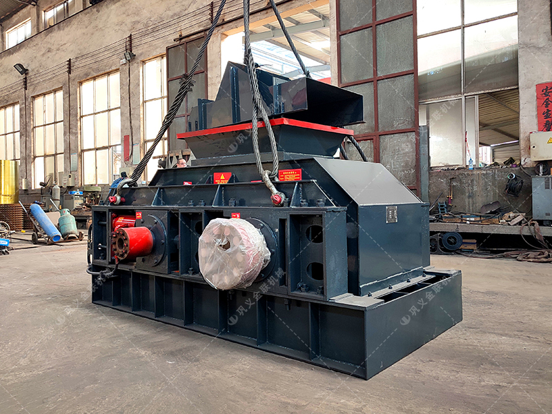 大型液壓對輥破碎制砂機(jī)發(fā)往甘肅