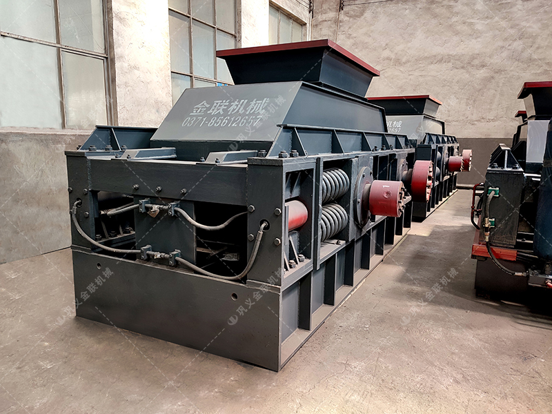 大型對輥制砂機發(fā)往陜西商洛