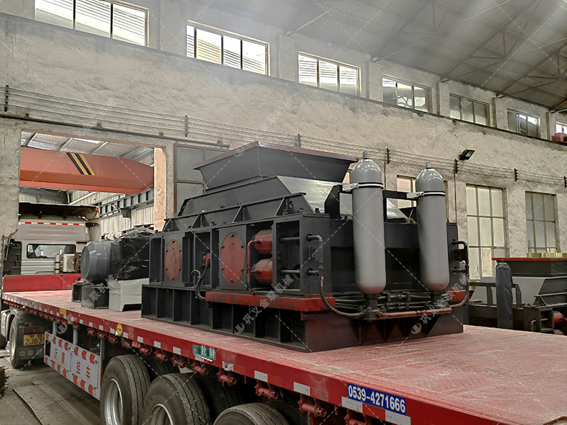 2PG1208全自動對輥破碎制砂機(jī)發(fā)往四川成都