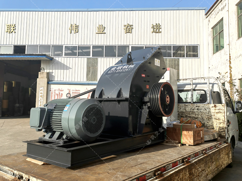 碎石制砂設(shè)備中對(duì)輥制砂機(jī)和錘式制砂機(jī)有什么不同？